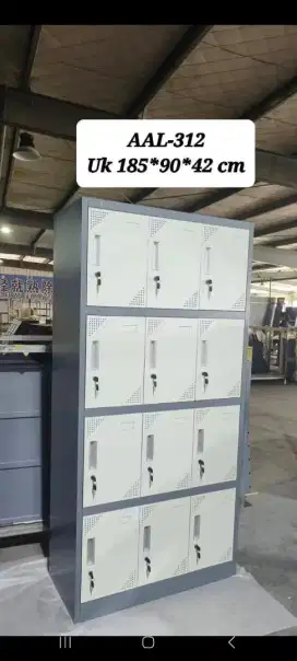 Loker besi 12 pintu