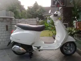 Vespa LX 150 2Vie 2011  LOW Km ( 11.xxx ) Antik