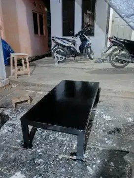 Meja resehan full hitam