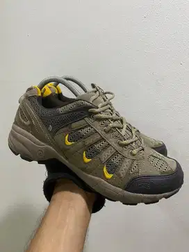 Sepatu hiking gunung outdoor TNF size 42 original harga net