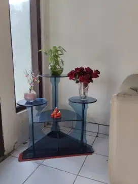 Meja kaca sudut