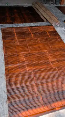 Tirai bambu Wulung finishing vernis