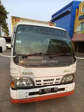 Isuzu ELF NHR 55 Box 2.8 MT