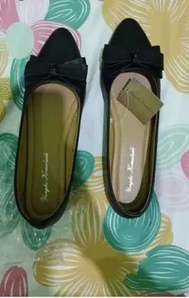 Flatshoes Yongki Komaladi OL-EJM-804 warna hitam