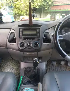 Toyota Kijang Innova 2005 Bensin