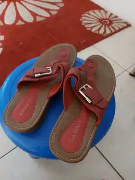 Sandal jepit merah