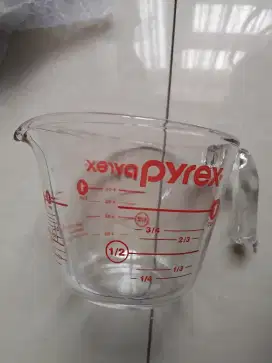 Pyrex kaca tebal takaran air