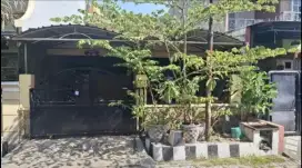 Dijual butuh cepat, hunian di Perum Rungkut menanggal