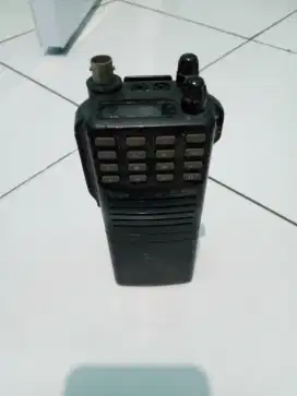 HT icom v 68 vhf