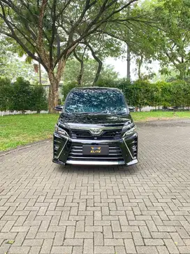 Toyota Voxy 2.0 AT 2018