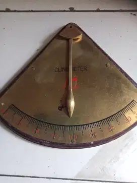 Clinometer utk melihat kemiringan kapal dan gedung.