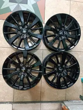 Velg oem pajero black r18