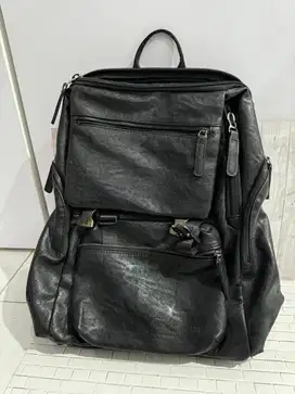 (Beres-beres gudang) Backpack merk Fullhardy, warna hitam