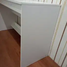 Meja Belajar Putih