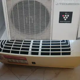 DIJUAL MURAH AC SHARP 1.5 PK INVERTER LOW WATT