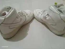 Sepatu NIKE AIR PUTIH SIZE 37.5