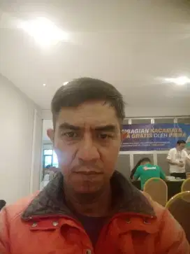 Mencari nafkah untuk keluarga.amin.