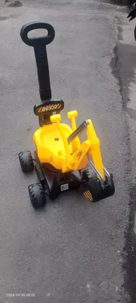 Mobil mobilan anak beco