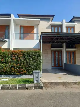 Rumah 2 lantai Plus Furnished di Cherryfield Ciganitri Buah batu SHM