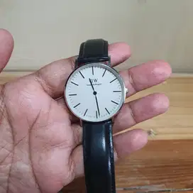 Jam tangan Daniel Wellington diameter 32mm