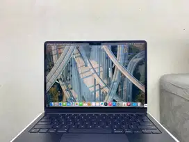 MACBOOK AIR 2022 M2 13 INCH SEOND LIKE NEW!