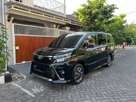 Toyota Voxy 2.0 2018