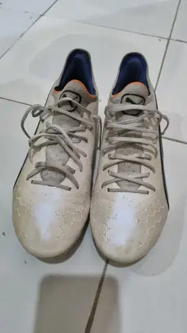 Sepatu bola puma KING elite