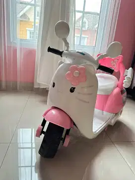 Motor aki hello kitty