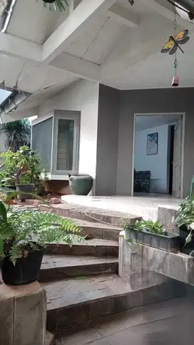 DIJUAL RUMAH TINGGAL 2 LANTAI KAWASAN PONDOK PINANG ADA TAMAN