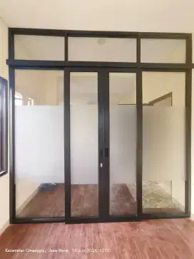 Partisi kaca alumunium