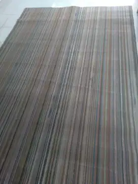 Karpet motif minimalis