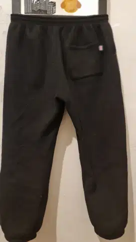 Celana  hitam merk harvard