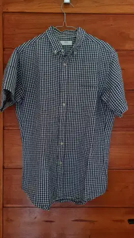 UNIQLO Kemeja Lengan Pendek Kotak - Kotak, Size L,