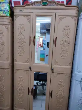 Lemari plastik anti rayap