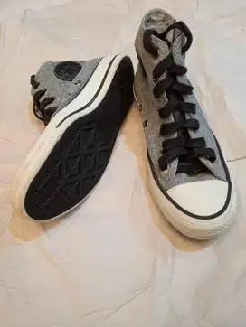 Sepatu Converse All-Star Abu-Abu
