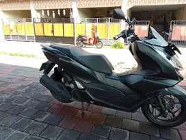 PCX warna hitam tahun 2022