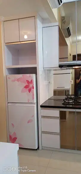 Apartemen minimalize view kolam renang dan dekat lift