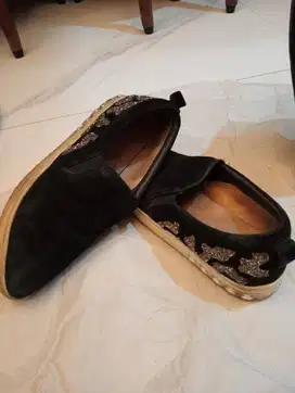 Sepatu Sketcher Hitam Blink-Blink