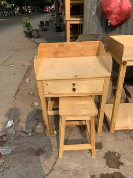 Meja kasir dan kursi