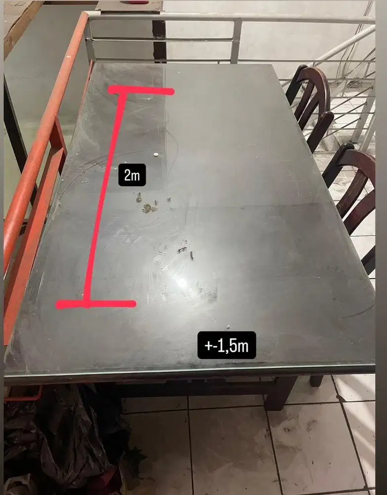 Meja makan set kursi