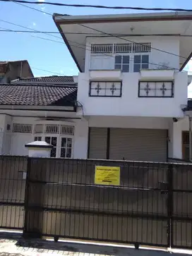 DIJUAL CEPAT (BU) Rumah dua lantai di Bandung. SHM.