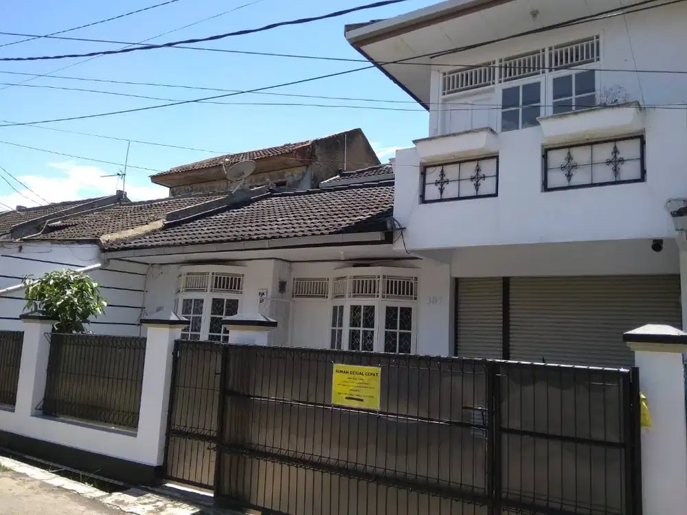DIJUAL CEPAT (BU) Rumah dua lantai di Bandung. SHM.