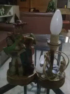 Lampu lawas siap pajang.