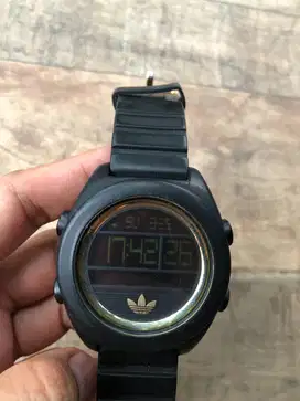 Jam tangan Adidas hitam