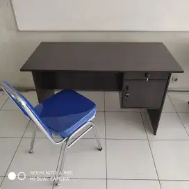 MEJA TULIS KANTOR + KURSI.