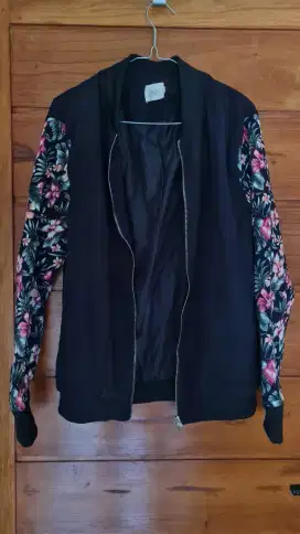 24:01 Jaket Floral, Hitam,  Size L