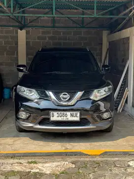 DIJUAL NISSAN X-TRAIL 2015 CVT HITAM CASH 160JT