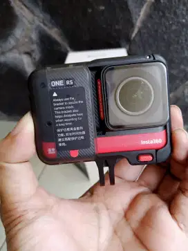 Action Cam Insta360 One RS Fullset Super Mulus Like New