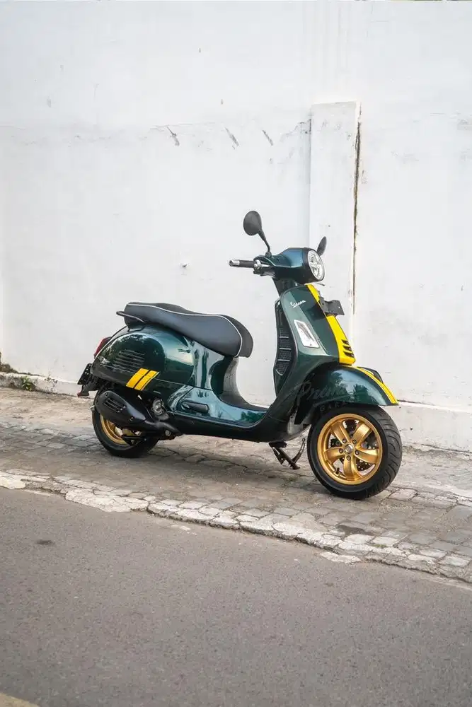 Vespa CC Besar Vespa GTS 300 Limited Racing Sixties Collector Item