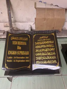 batu nisan buku granit tile